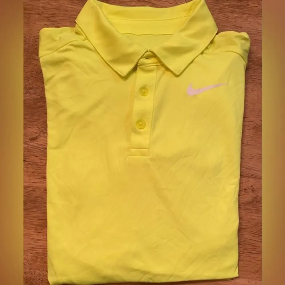 Nike Dri Fit Boy’s X Large 3 Button Collar Short Sleeve Neon‎ Yellow Golf Shirt